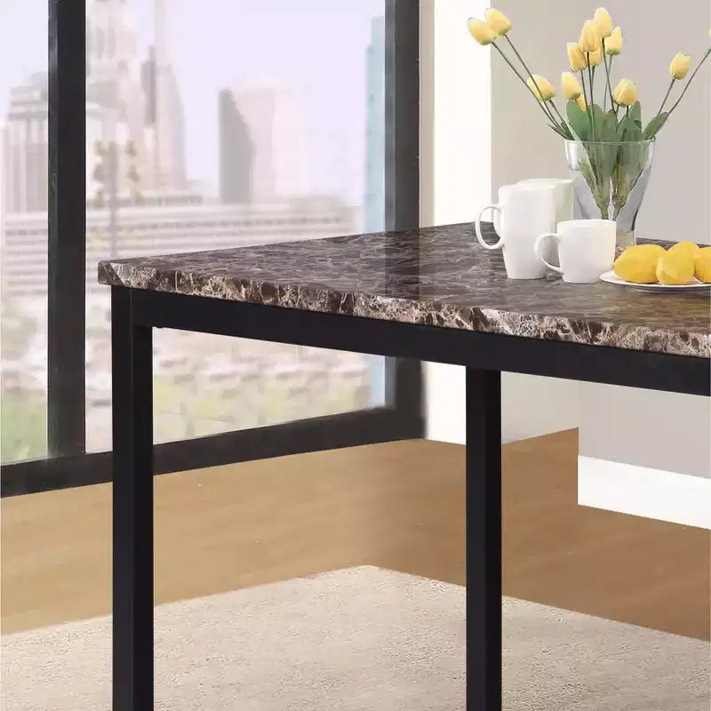 Mesa de comedor de metal con tablero de imitación de mármol laminado — Mesa de cocina y comedor moderna