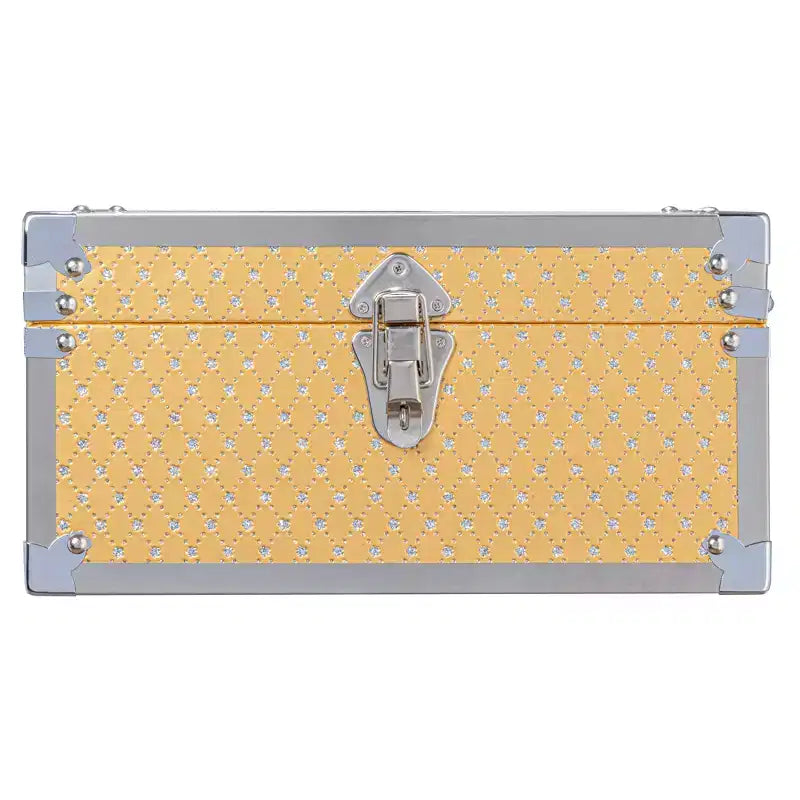Baúl pequeño decorativo de madera con adornos metálicos, dorado y plateado