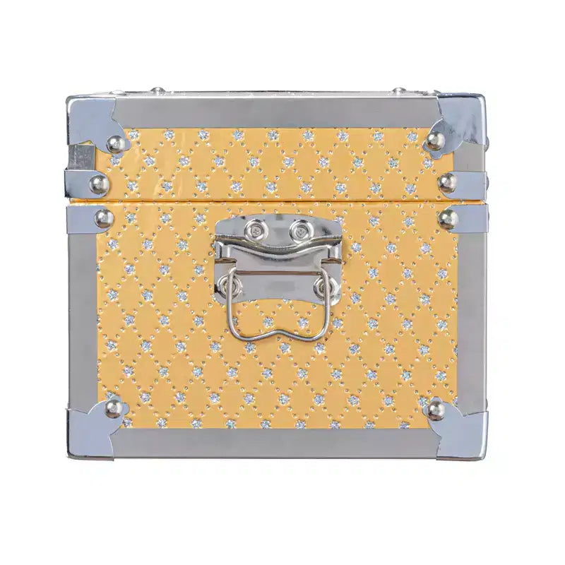Baúl pequeño decorativo de madera con adornos metálicos, dorado y plateado
